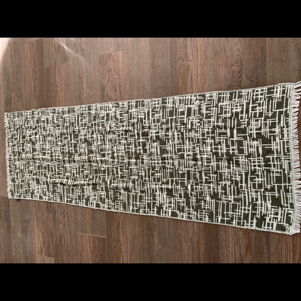 Geometric Patterned Scarf - Picture 3 of 9